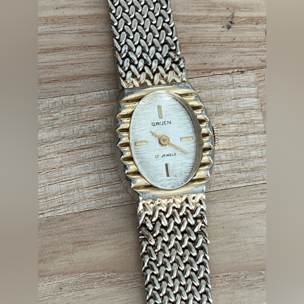 Gruen 17 Jewels Vintage Ladies Watch Mechanical Winding Gold-Tone Weave Bracelet